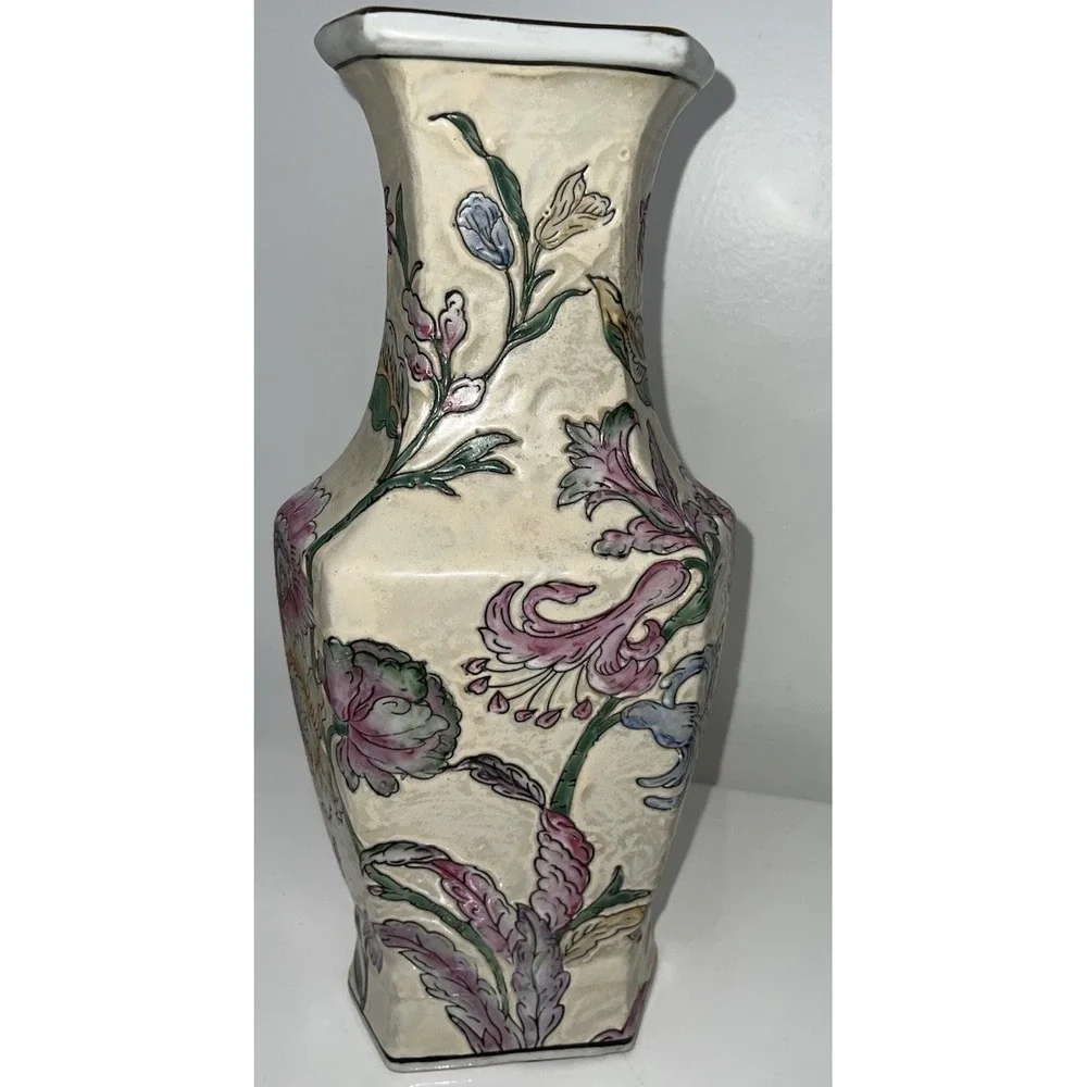 (..8) Vintage Macau Chinese Porcelain Hand-Painted Famille Rose Vase Squared